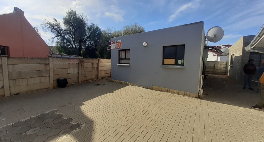 5 Bedroom Property for Sale in Lourierpark Free State